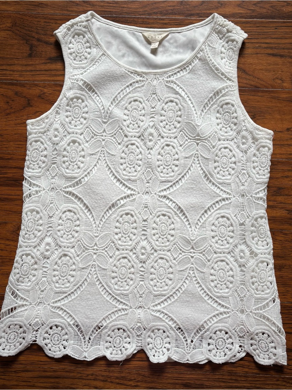 Adiva White Lace Crochet Sleeveless Top